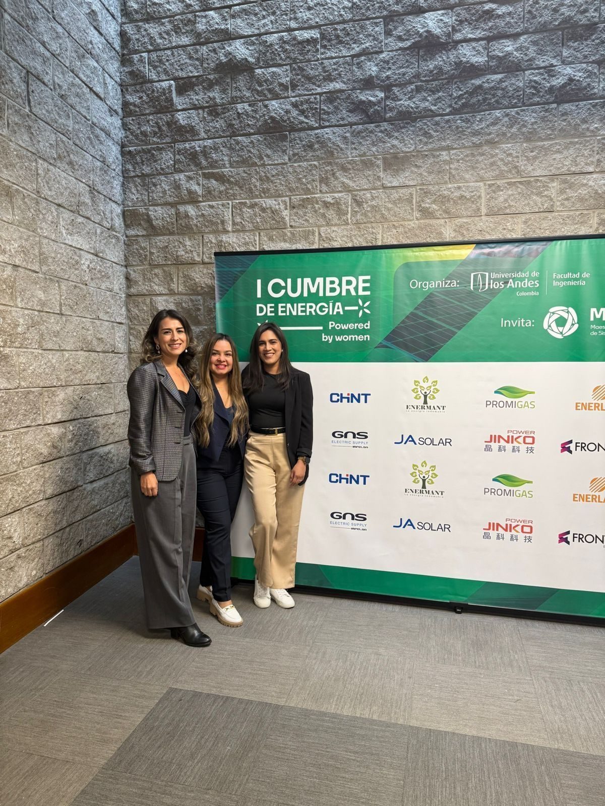 Mujeres profesionales en el sector energético
